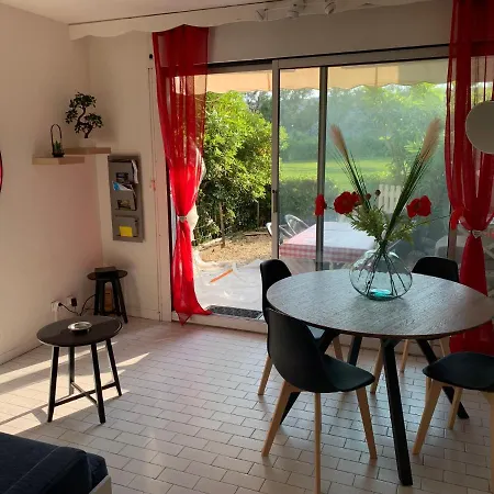 Апартаменты La Et La Au Bout Du Parc 4 Couchages Avec Jardin *